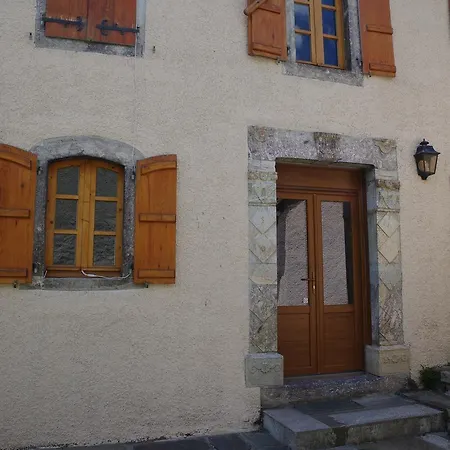 Holiday home De Montagne Les Sureaux Vielle-Louron